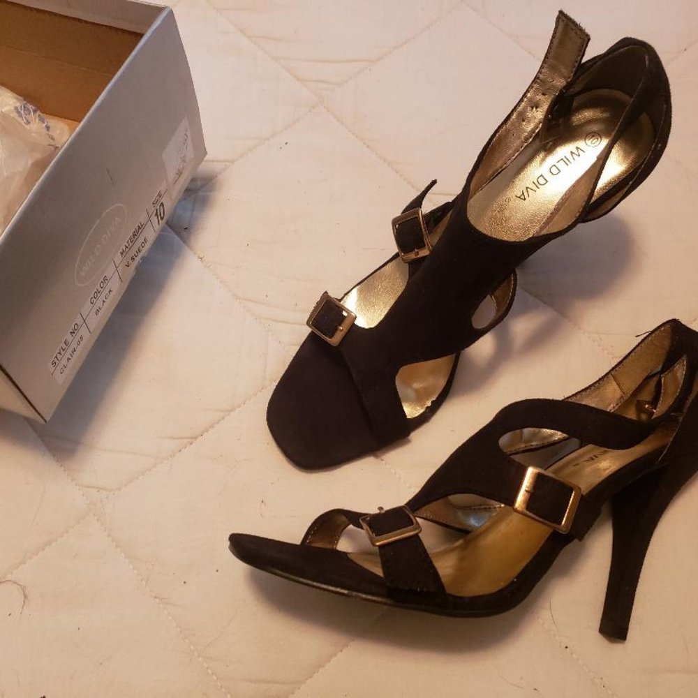 Wild Diva - Black sandal - size 10